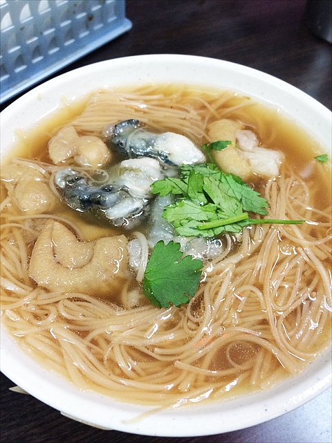 台北饒河夜市の牡蠣麺線