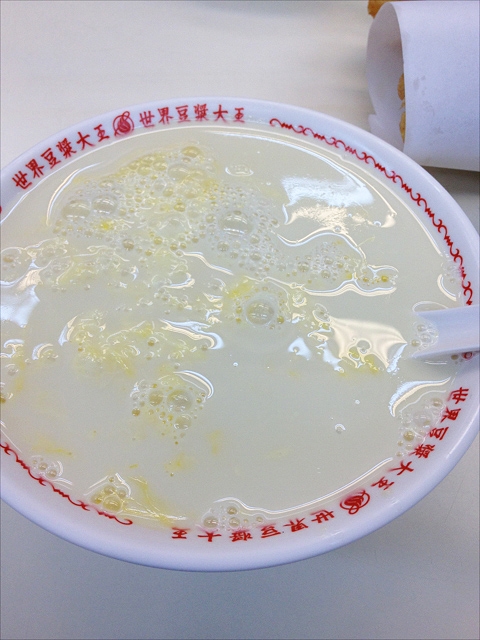 世界豆漿大王の豆乳。日本で飲む豆乳とは全然違います。非常に美味しい！