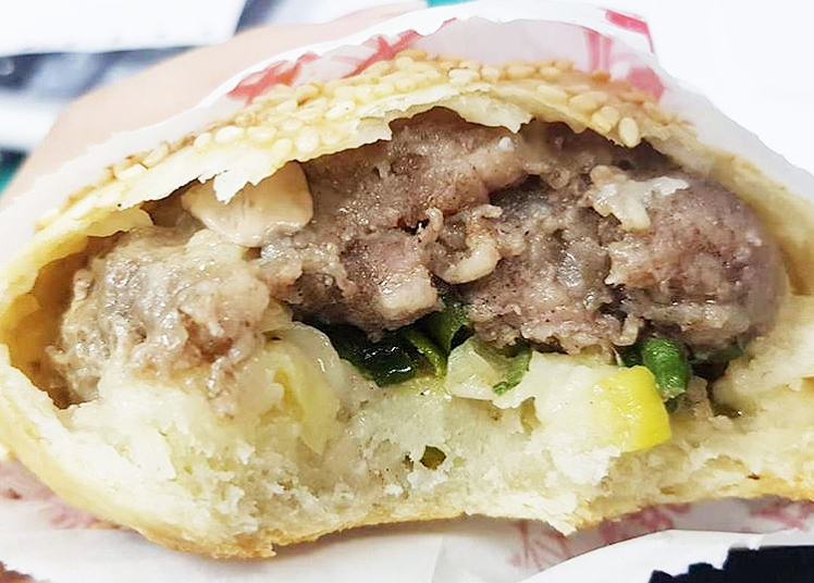 【艋舺夜市(華西街夜市)】で胡椒餅を食べよう